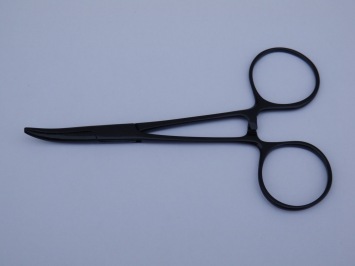 A&M Arterieklem "Black" 10 cm gebogen